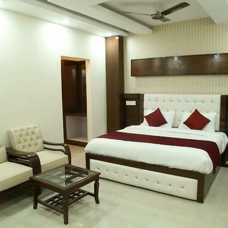 Hotel Eurasia Zirakpur Exterior foto