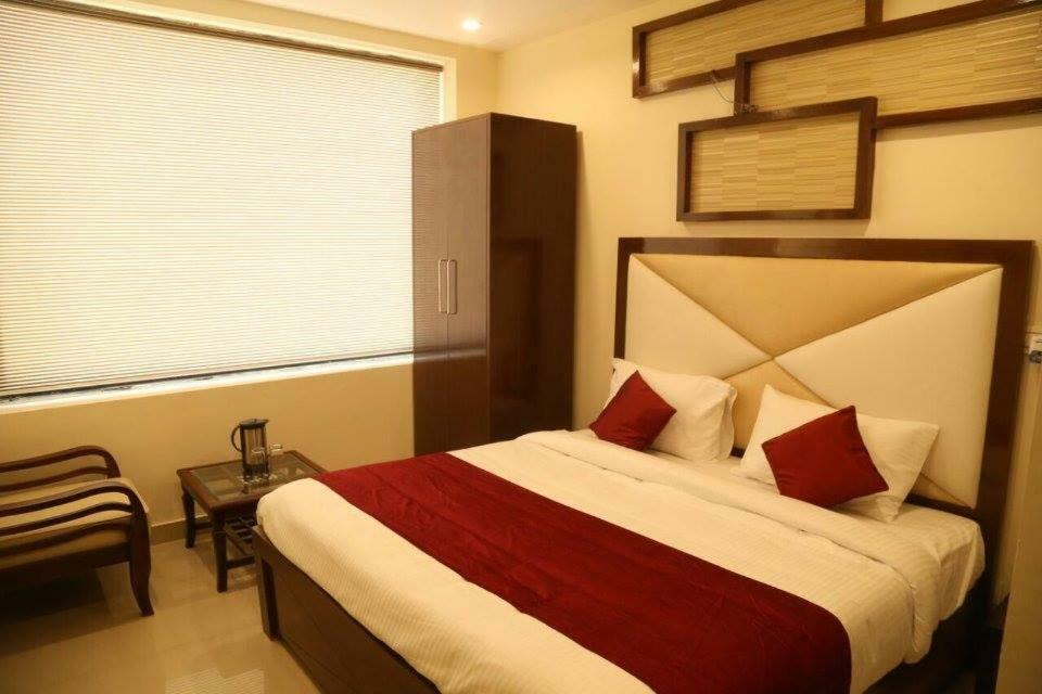 Hotel Eurasia Zirakpur Exterior foto