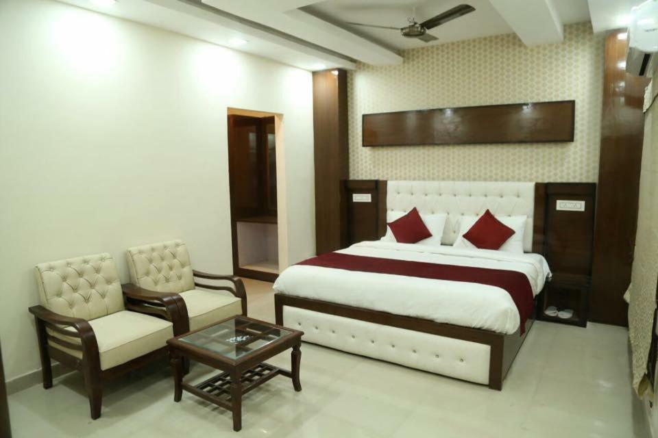 Hotel Eurasia Zirakpur Exterior foto